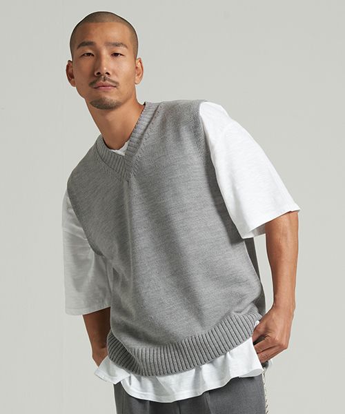 【新品未使用】Heve tinker knit vest gray The Winter Wave Sweater Vest – Grey Mock Neck Wavy Hem Knit | The