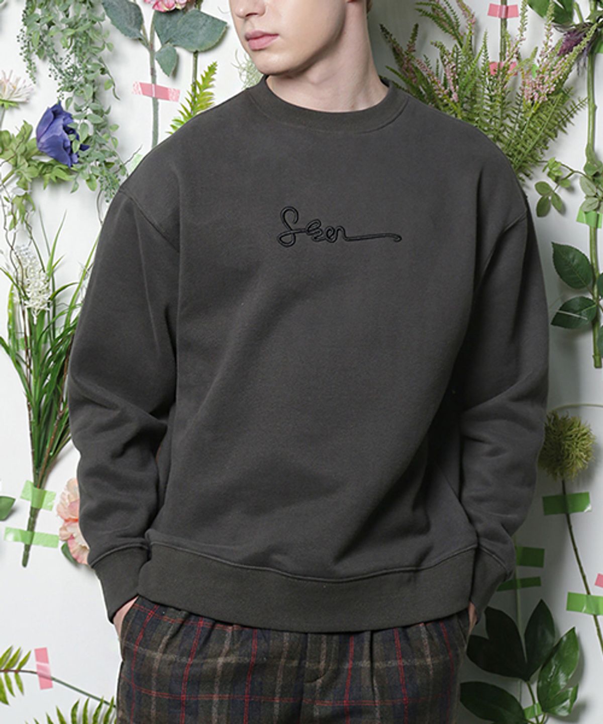 몽키플라워(Monkey Flower) 공용  로고자수 기모 맨투맨티셔츠 CHARCOAL CREY/ MF0WMT02U88