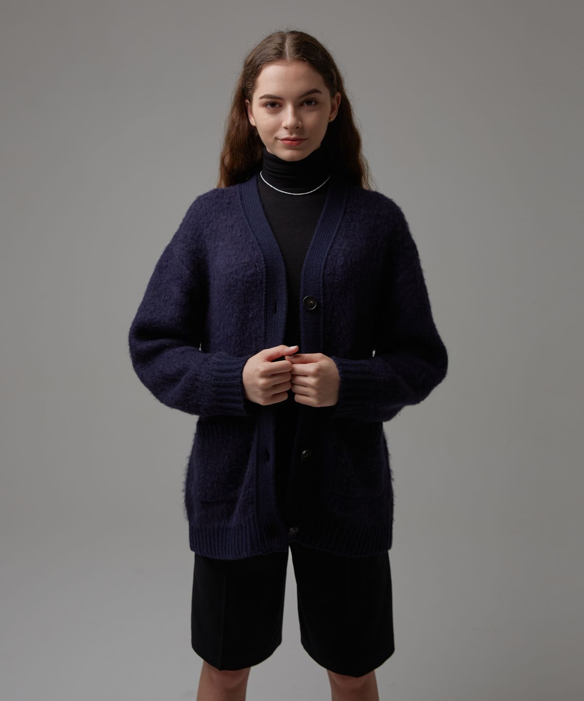 일로일(ILOIL) brushed v-neck cardigan - navy