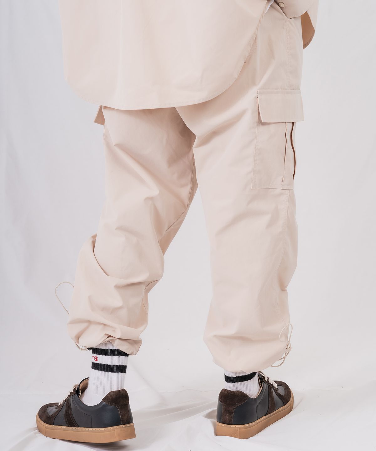 더마일(THEMILE) 엠엘 C/P 와이드스트링 조거 카고팬츠 [CREAM BEIGE]