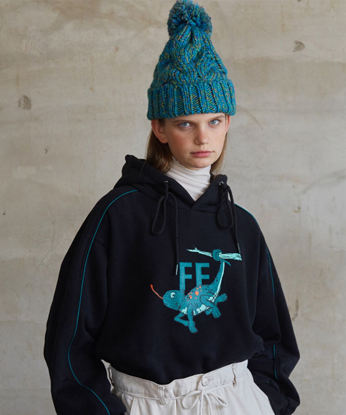 파베르핑거(FABER FINGER) Chameleon Raglan Sweatshirt_Black