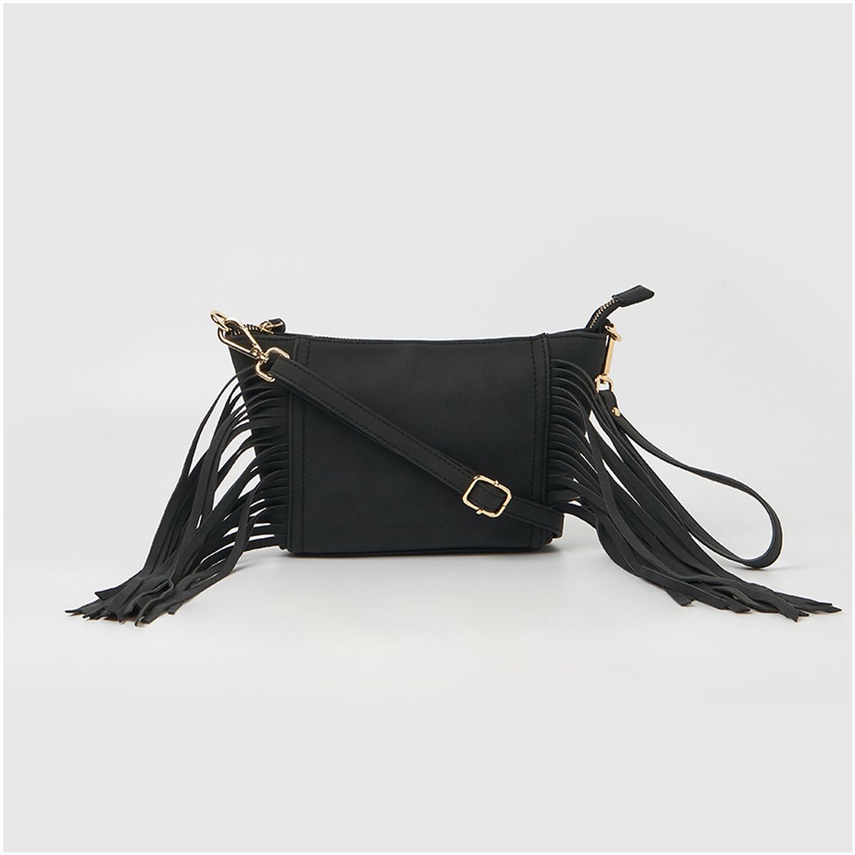 얼반오리지널(URBANORIGINALS) FRINGED BABY CROSSBODY BAG 프린지 베이비 크로스백 블랙