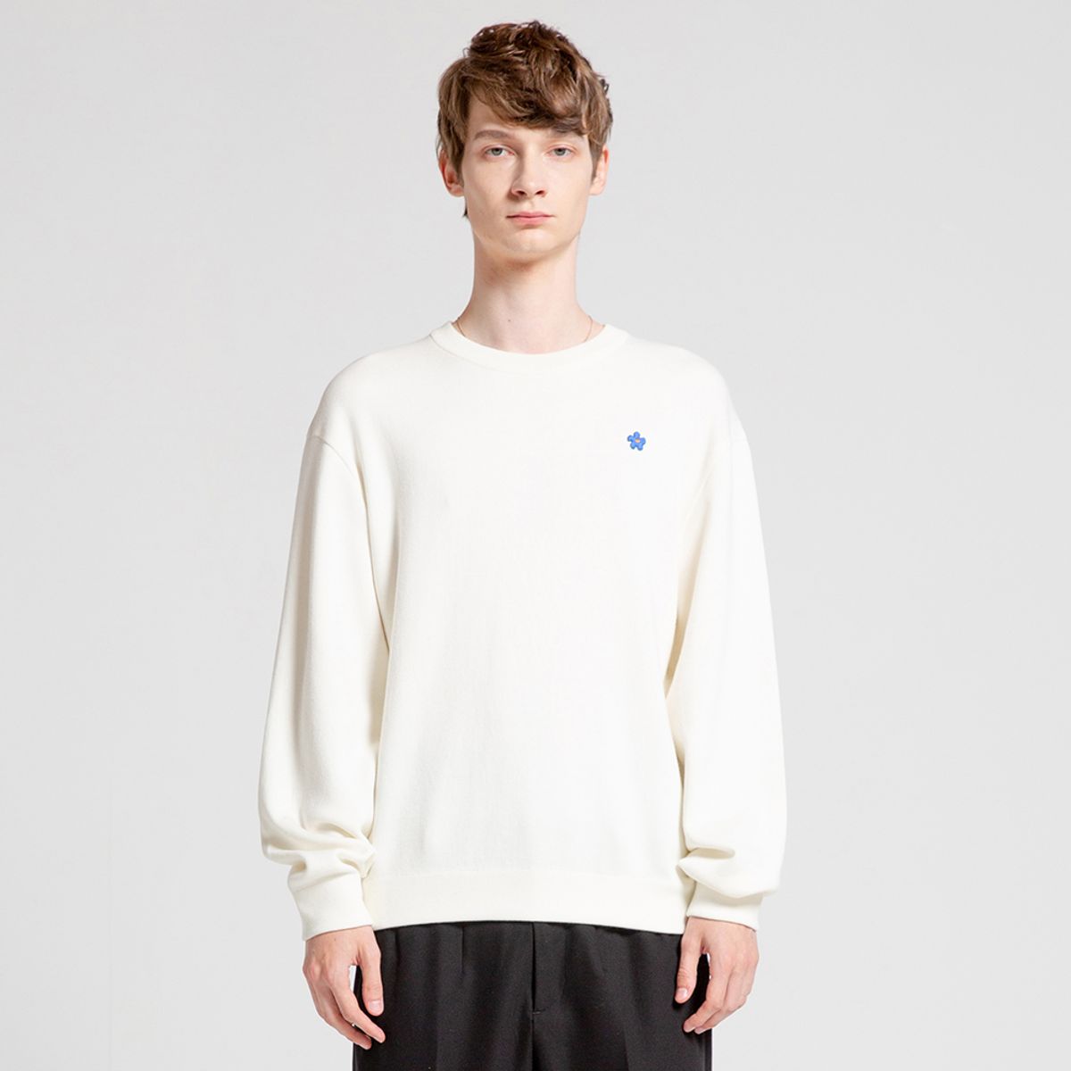 비아봉드비아(VIABON DE VIA) UNISEX_플라워 소프트 코튼 니트 맨투맨 (IVORY)