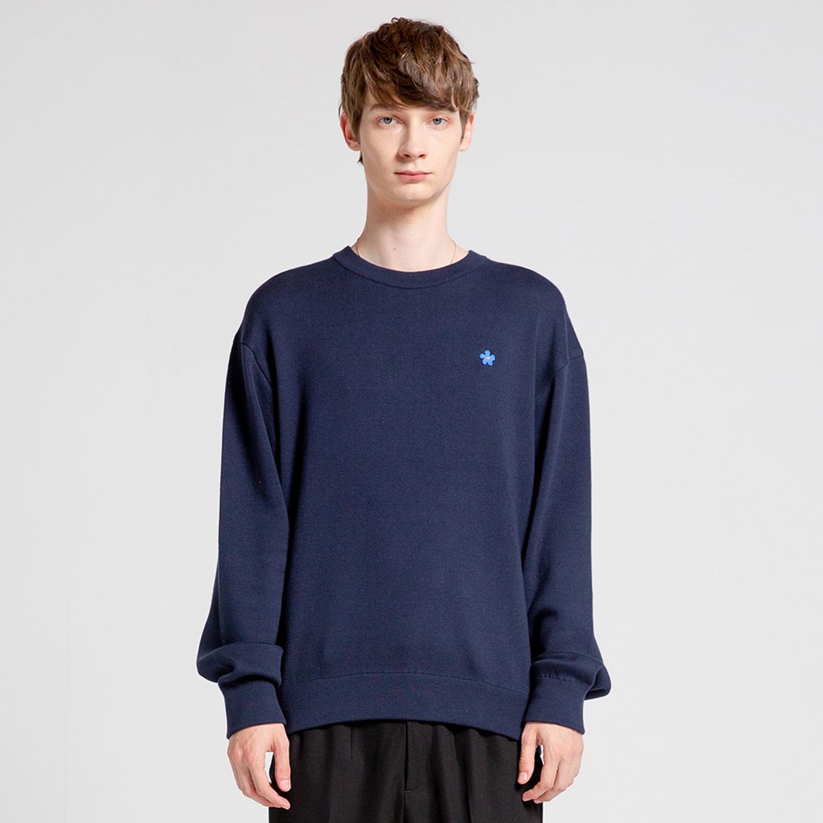 비아봉드비아(VIABON DE VIA) UNISEX_플라워 소프트 코튼 니트 맨투맨 (NAVY)