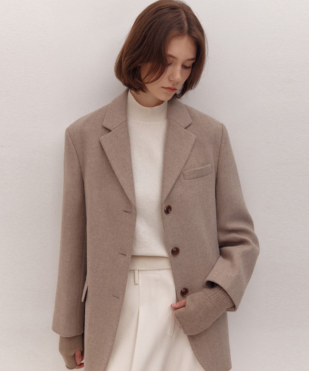 아바몰리(AVA MOLLI) HERRINGBONE THREE BUTTON COKET (BEIGE)