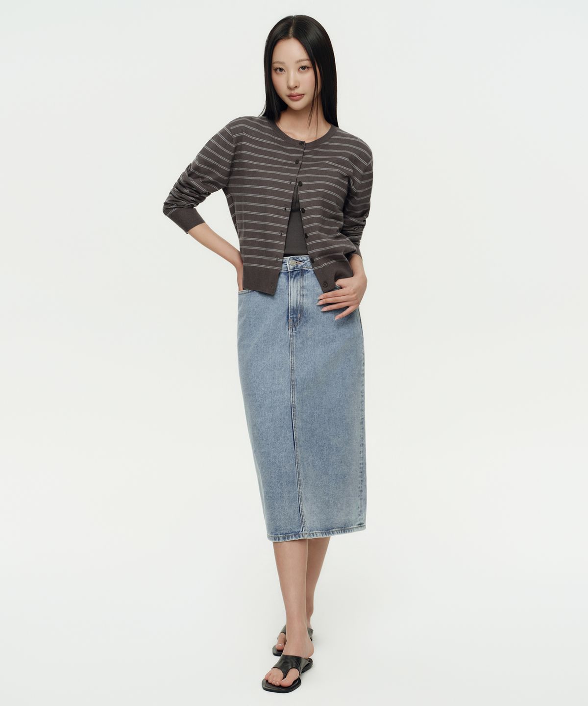 무신사 스탠다드 우먼(MUSINSA STANDARD WOMAN) 우먼즈 데님 미디 스커트 [라이트 인디고]