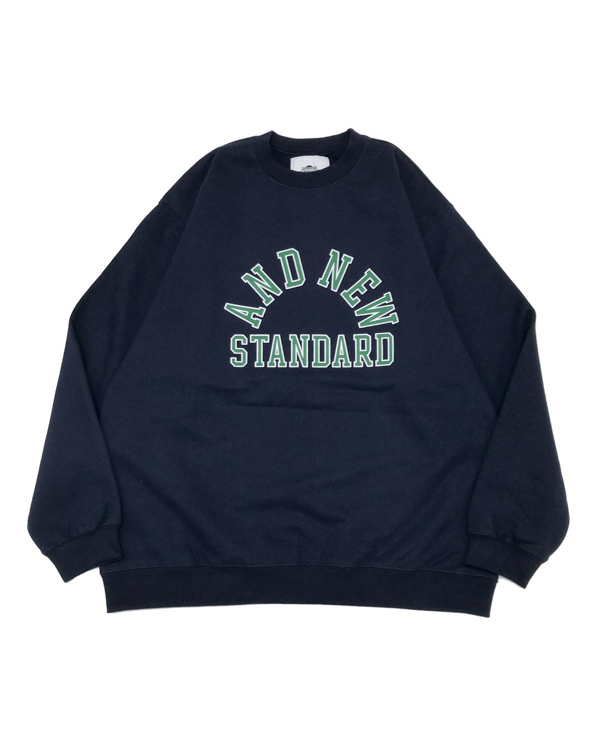 앤드 뉴스탠다드(AND NEWSTANDARD) 컬리지 로고 스웻셔츠 (네이비)
