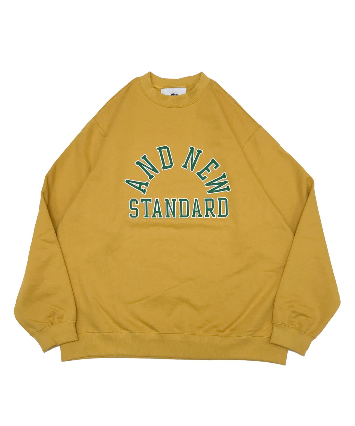 앤드 뉴스탠다드(AND NEWSTANDARD) 컬리지 로고 스웻셔츠 (옐로우)
