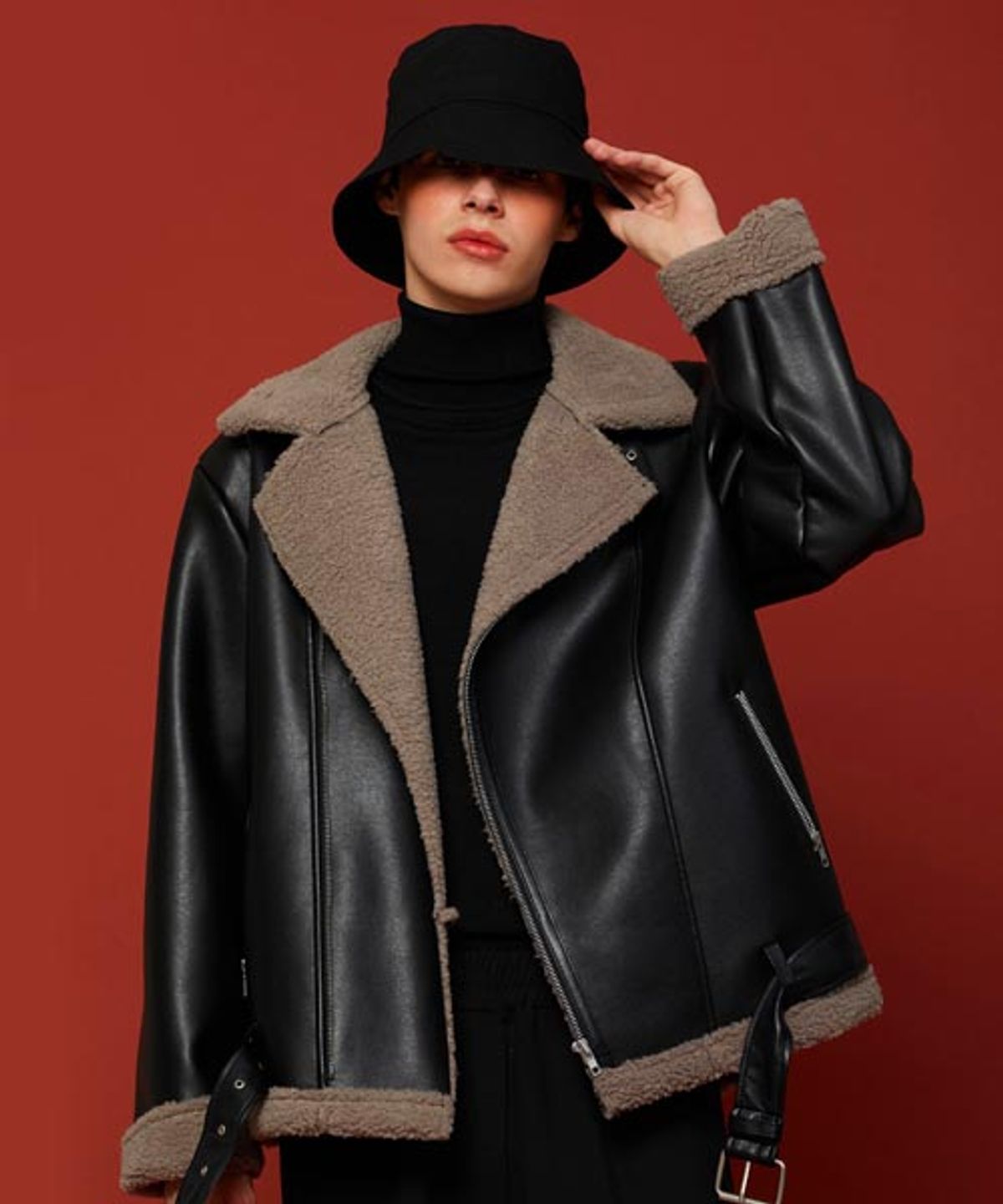 콜릿(KOLEAT) MEN 오버핏 무스탕 플리스 자켓 Black Khaki_Gray