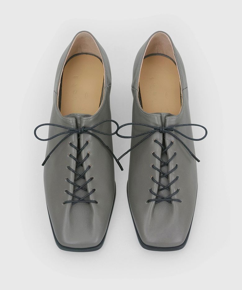 Folded Derby Pumps . GY [HS2008]