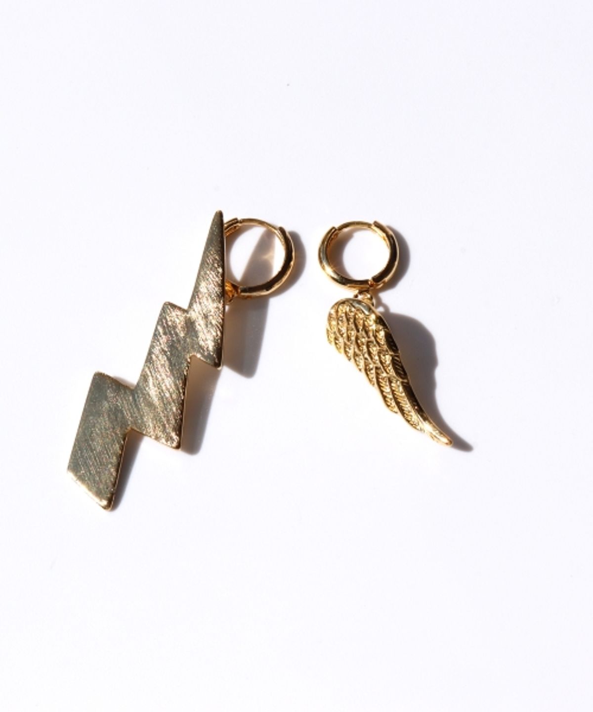 봉보(BONBEAU) Edge pendant gold onetouch Earring 골드 팬던트 포인트 패션 원터치링 귀걸이