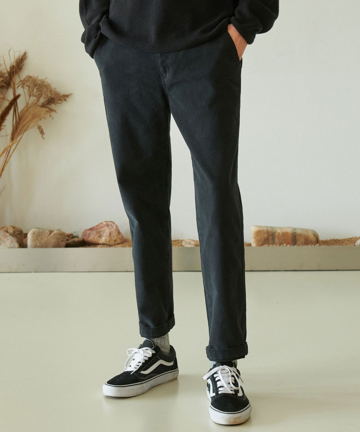 하프크라이즈 레이아웃(HALBKREIS LAYOUT) CP-769N Tapered Napping Pants_Black