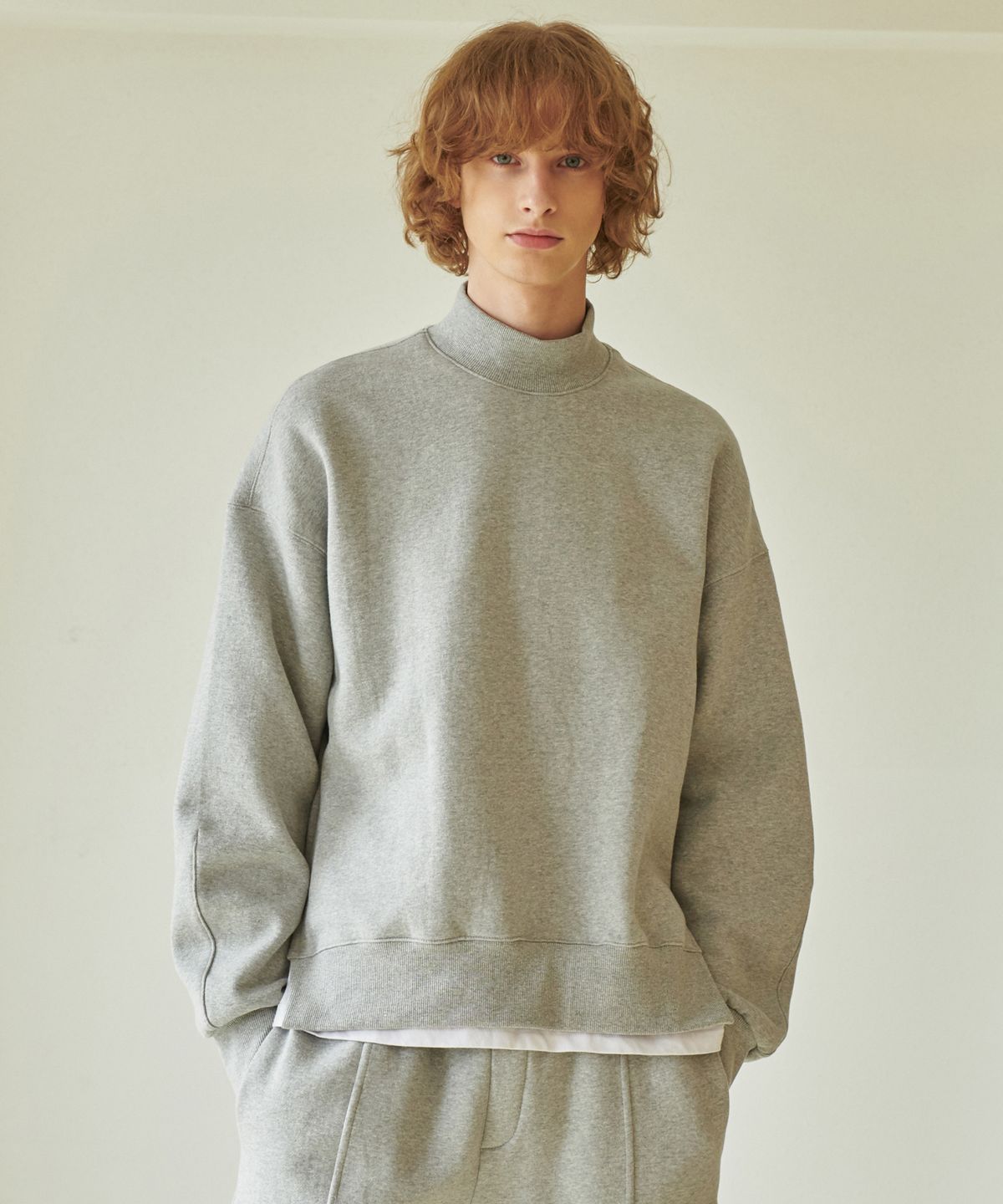 하프크라이즈 레이아웃(HALBKREIS LAYOUT) TA-130 B-TURTLE NECK MTM_GY
