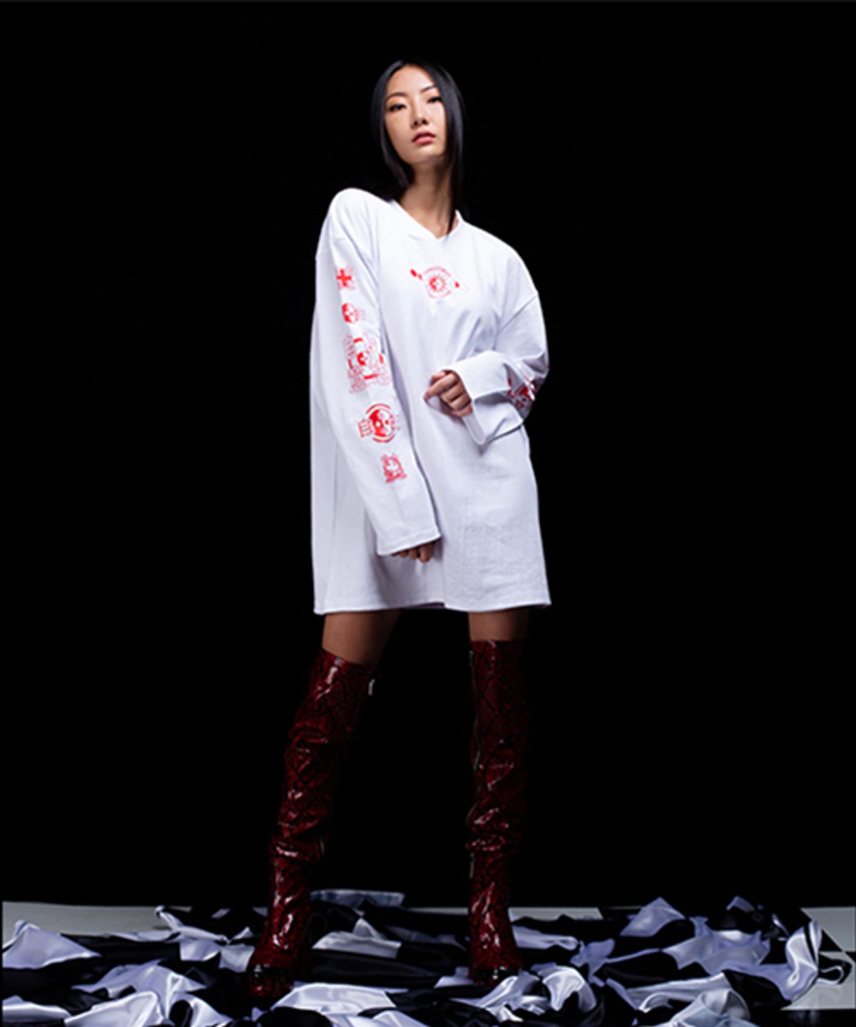 어져드(OZOD) 스네이크 롱슬리브_화이트
