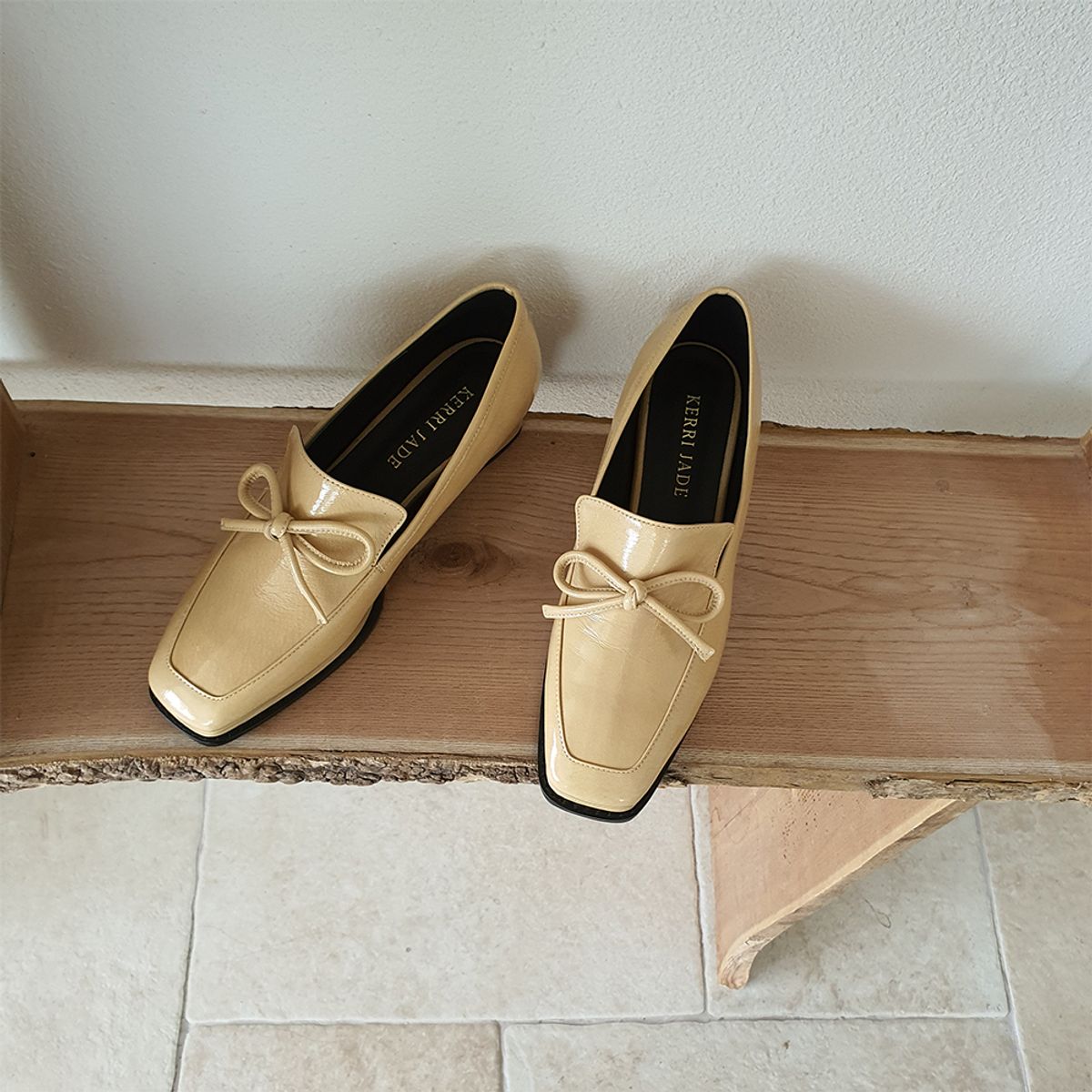 케리제이드(KERRIJADE) Ribbon Point Loafer_Butter