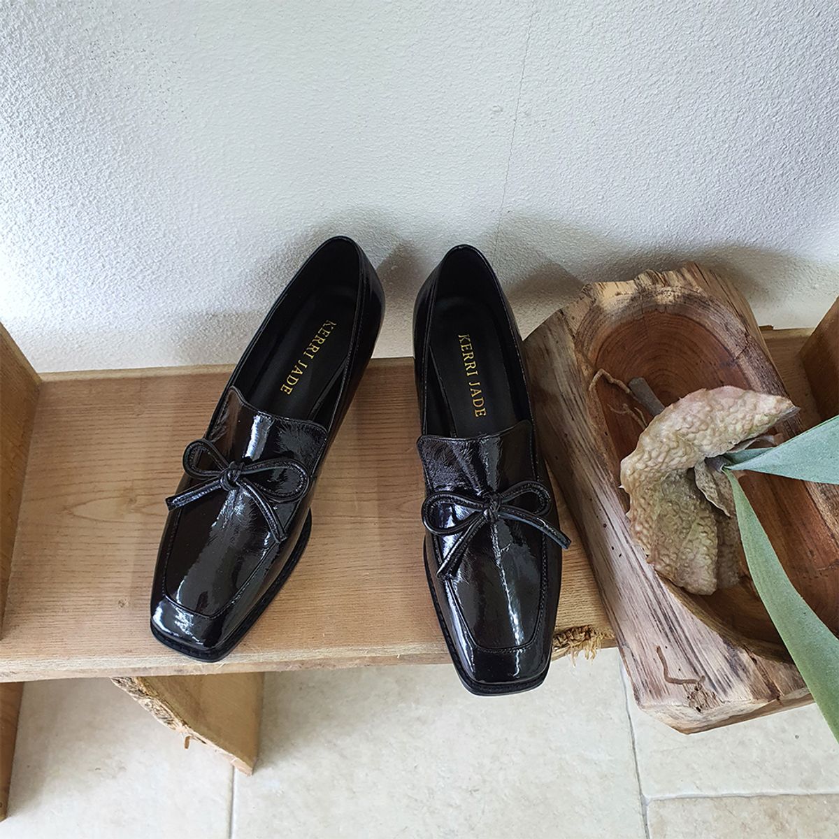 케리제이드(KERRIJADE) Ribbon Point Loafer_Black
