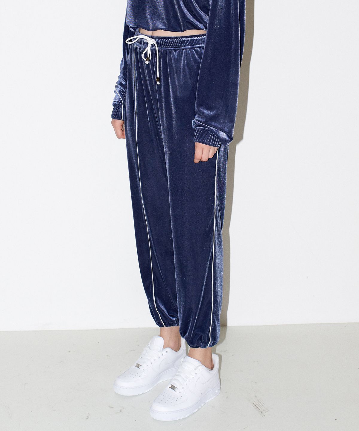 채뉴욕(CHAENEWYORK) Bad Velvet jogger pants [Blue]