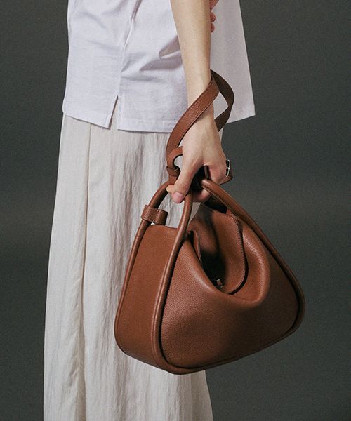 MUSINSA | DEMAKER Dilly bag-caramel cafe