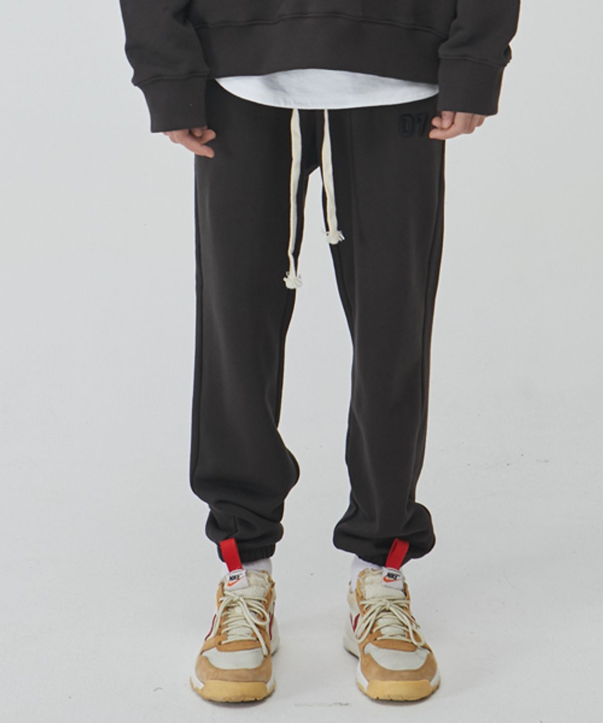 세븐셀라(SEVENSELAH) 07스웨트조거 Khaki Brown
