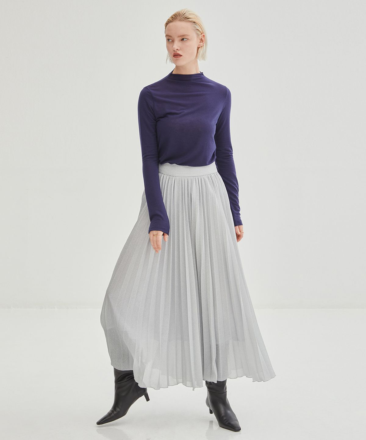 온느(ONNE) Glittered Pleated Long Skirt - Silver