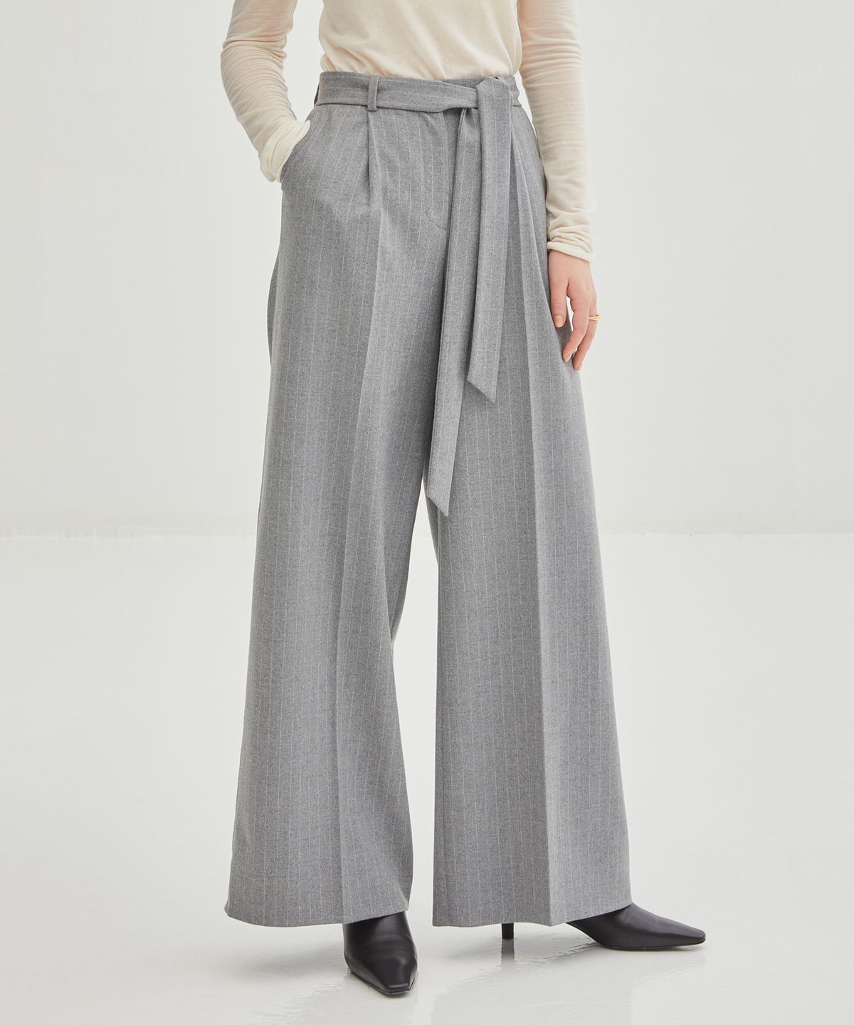 온느(ONNE) Classic Pin-Striped Wide Wool Pants - Grey
