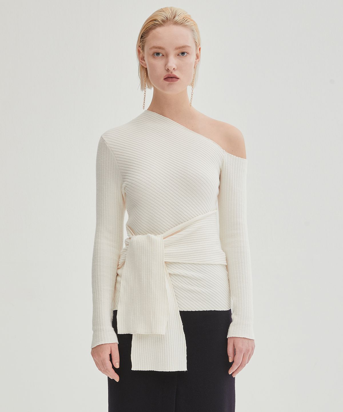 온느(ONNE) Tied Waist One Shoulder Top - Ivory