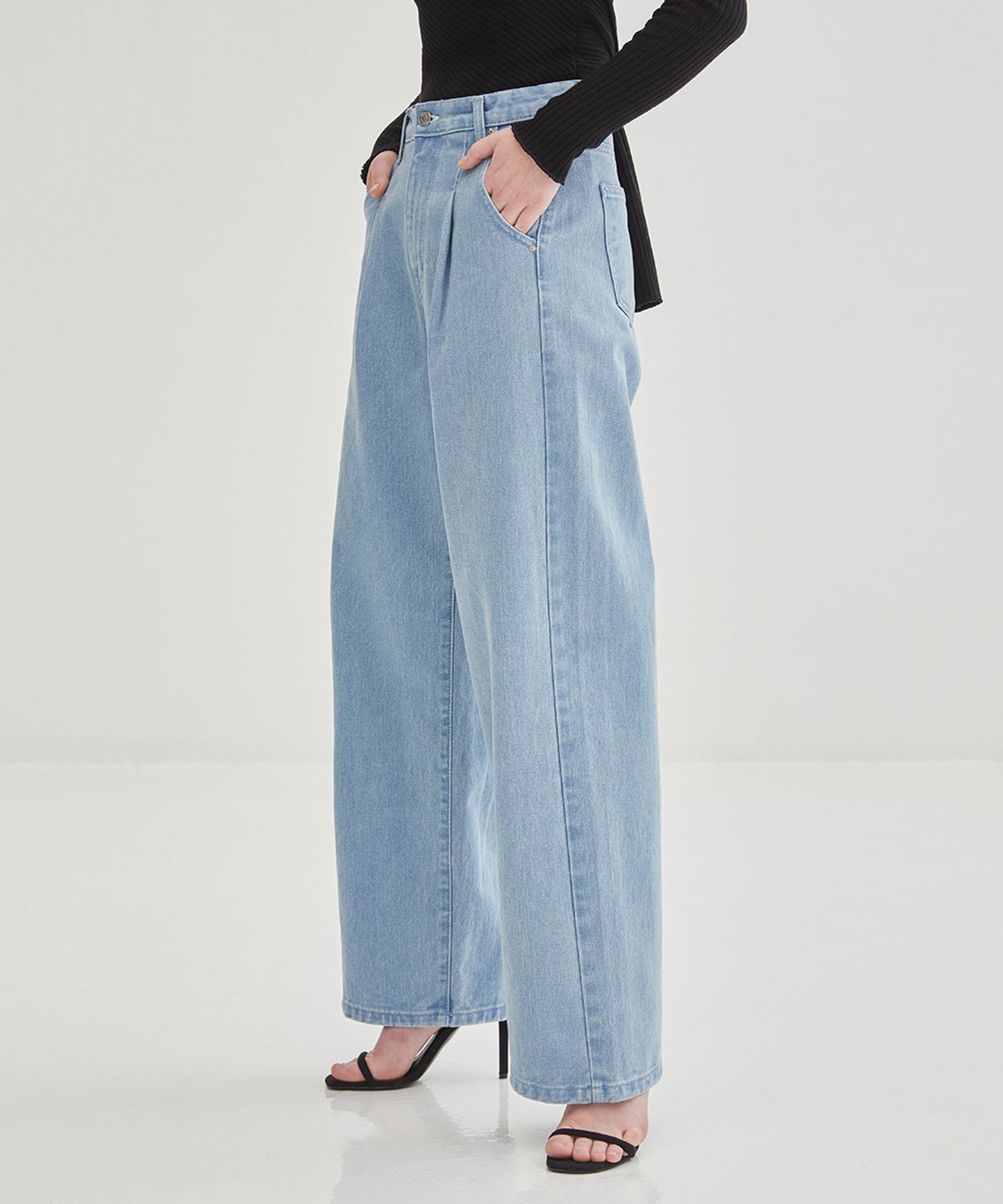 온느(ONNE) Pintucked Wide Denim - Real Blue