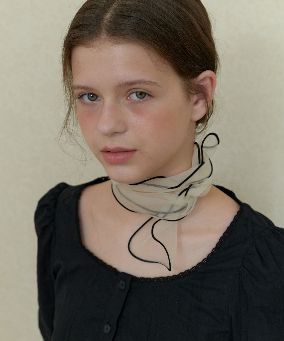 어몽(AMONG) A ORGANZA RIBBON SCARF_IVORY