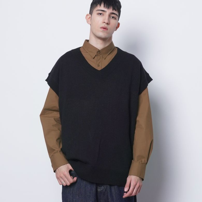 M614 in over knit vest black