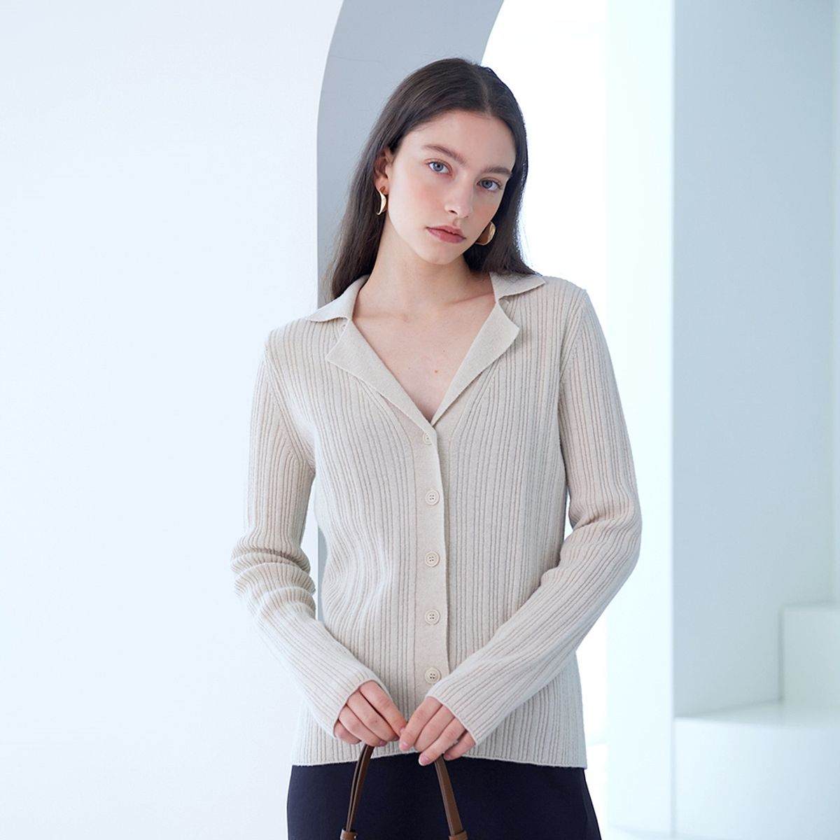 핀블랙(PINBLACK) OPEN COLLAR KNIT IVORY