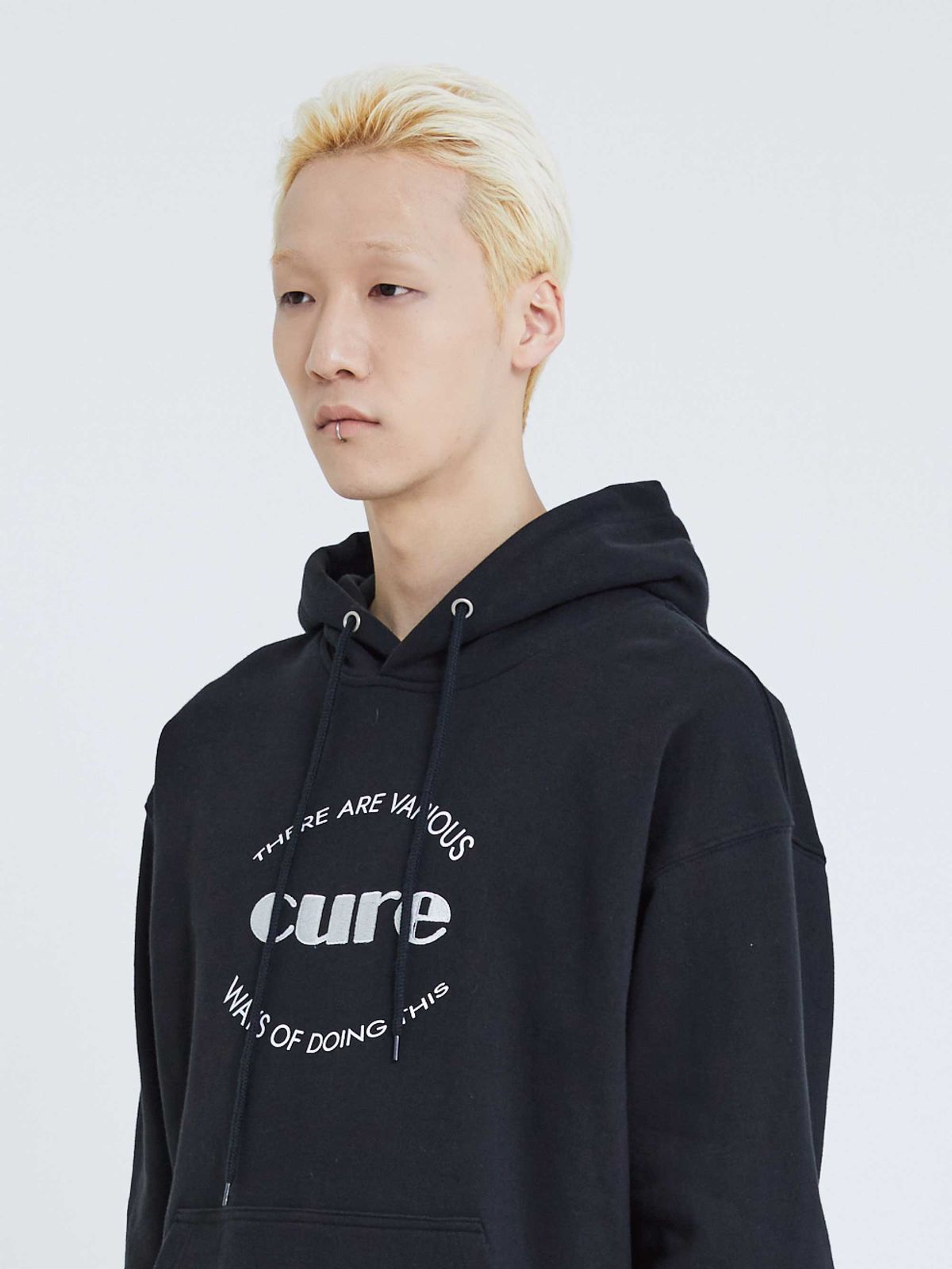 201브리드(201BREED) Cure Logo Hoodie(Black)