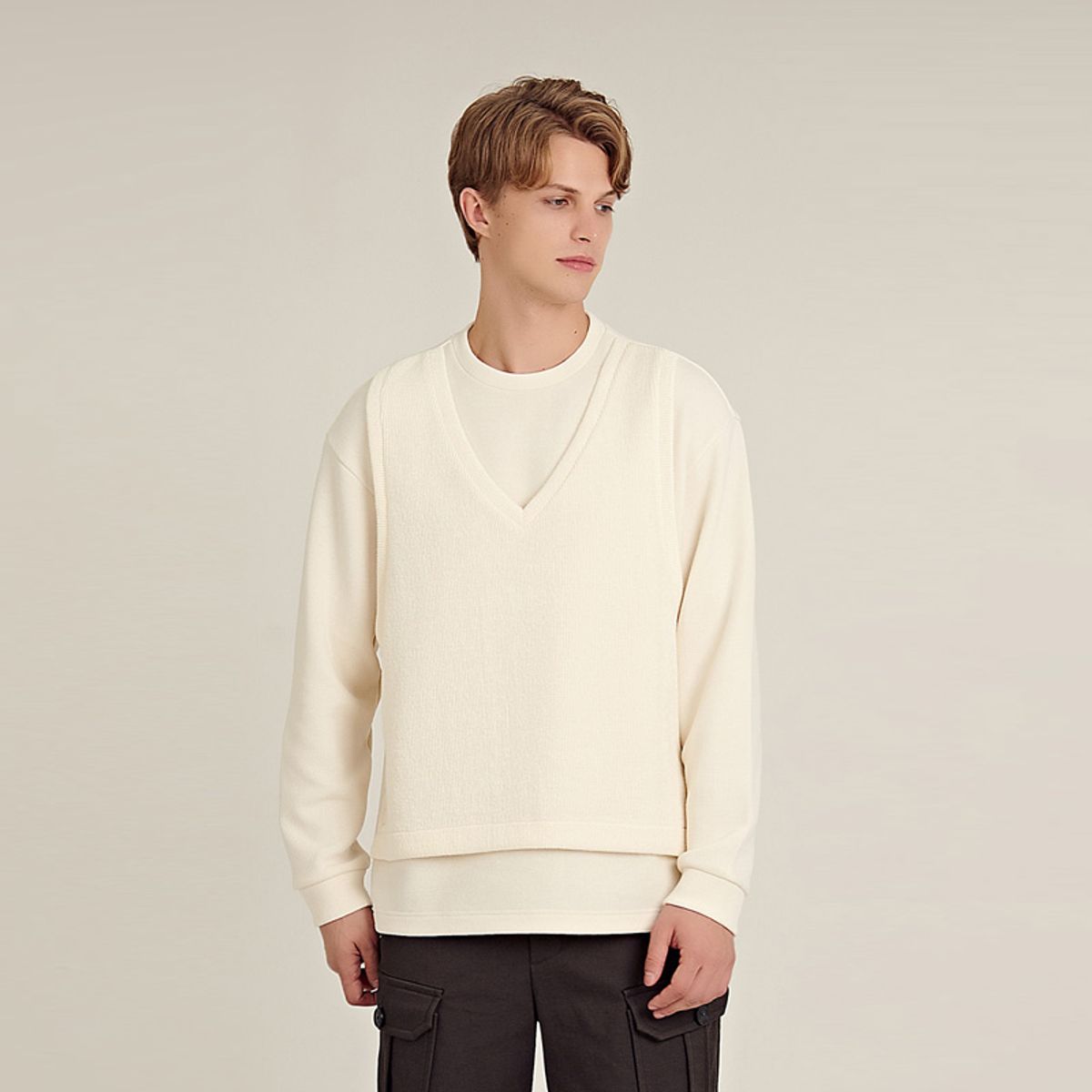 커스텀어스(CUSTOMUS) V-neck 베스트 레이어드 오버핏 맨투맨 CXS20WKMTA74