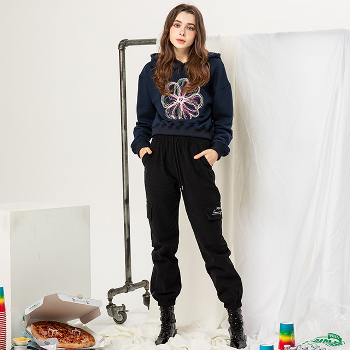 라온(RA_ON) Basic Jogger Pants White Lettering - Black