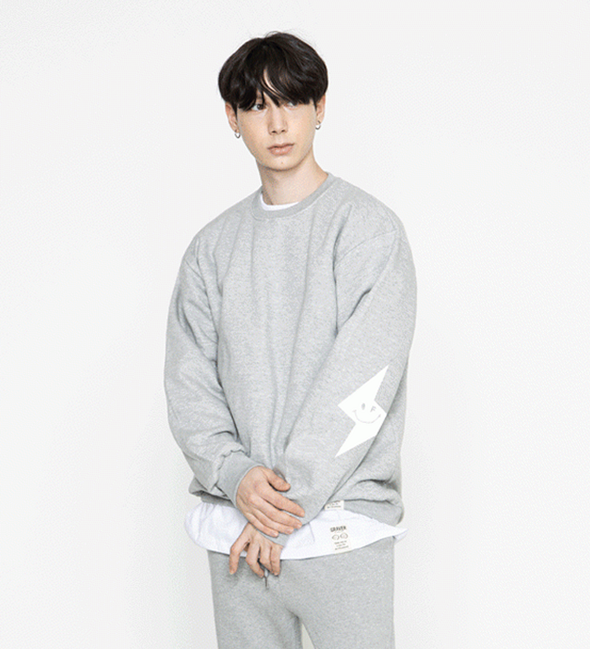 그레이버(GRAVER) [UNISEX]엘보우 스마일 썬더 맨투맨_그레이