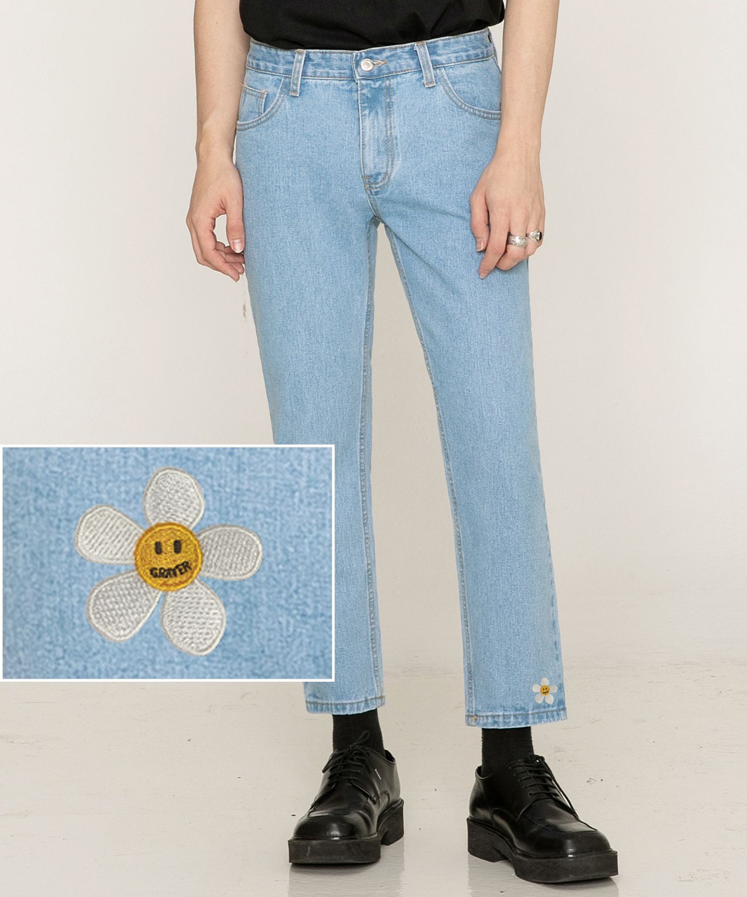 【GRAVER】Flower smile embroidery clip denim pants MUSINSA | GRAVER UNDER FLOWER SMILE EMBROIDERED WHITE CLIP
