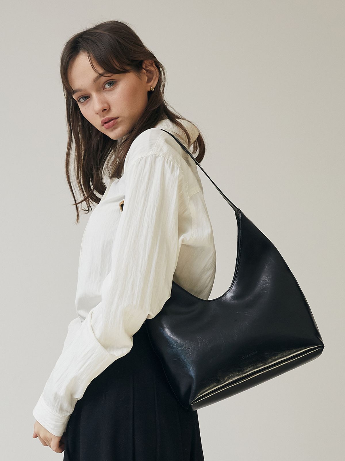 러브참(LOVECHARM) [셀레네 호보백] Selene hobo bag