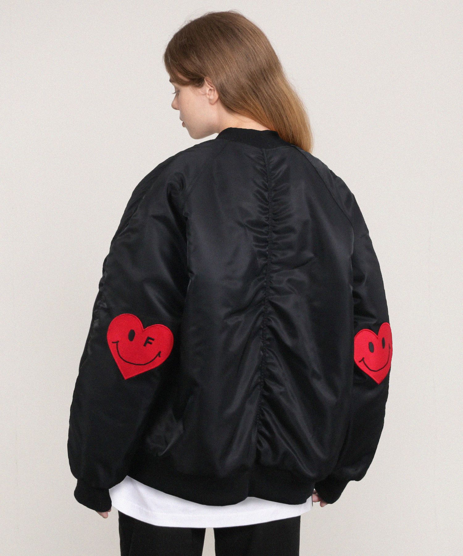【GRAVER】Elbow embroidery Heart Smile White Clip Jacket MUSINSA公式 | GRAVER [UNISEX] ELBOW EMBROIDERED HEART SMILE