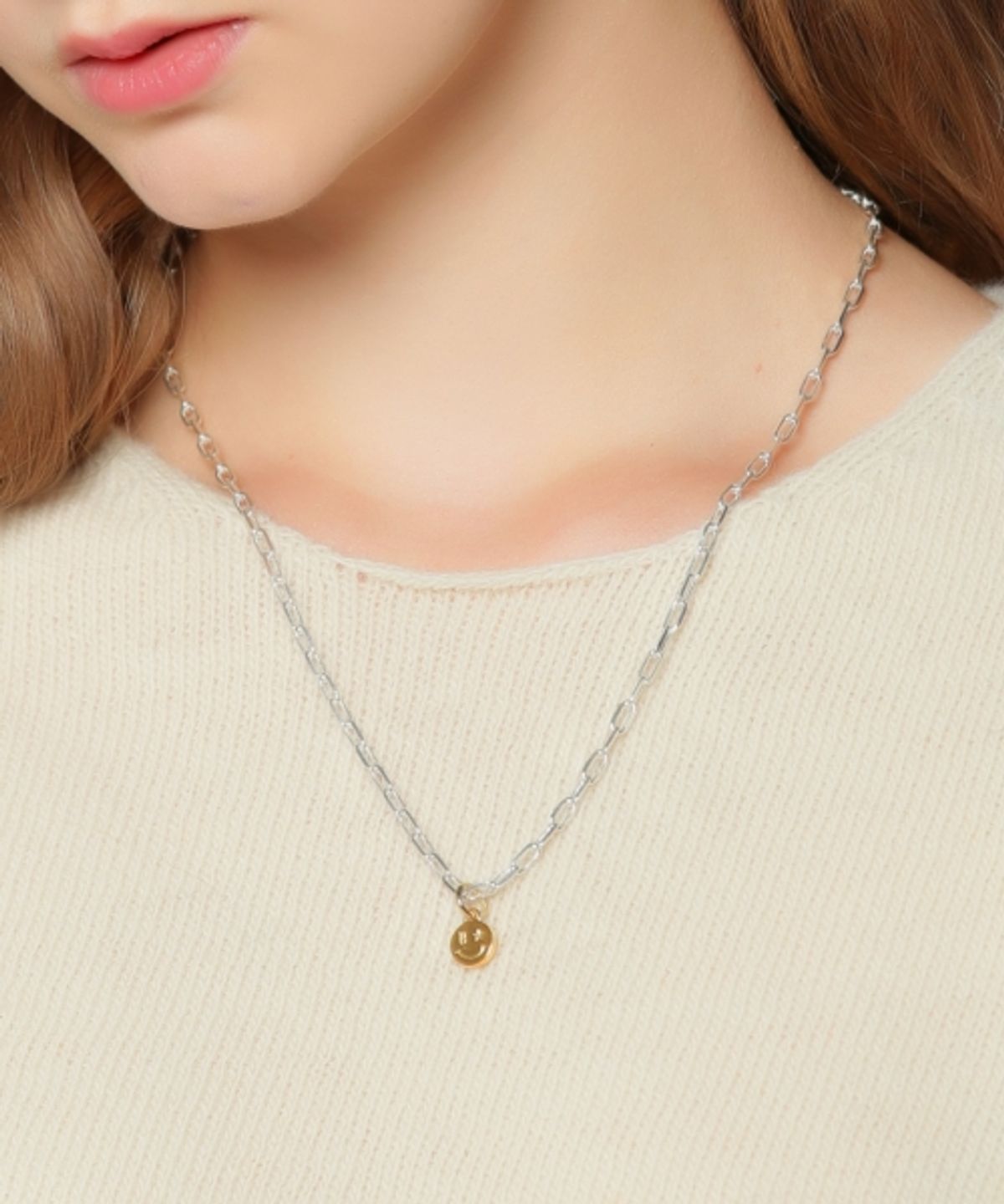 봉보(BONBEAU) Antique smile pendant chain Necklace 앤틱 스마일 팬던트 포인트 체인 목걸이