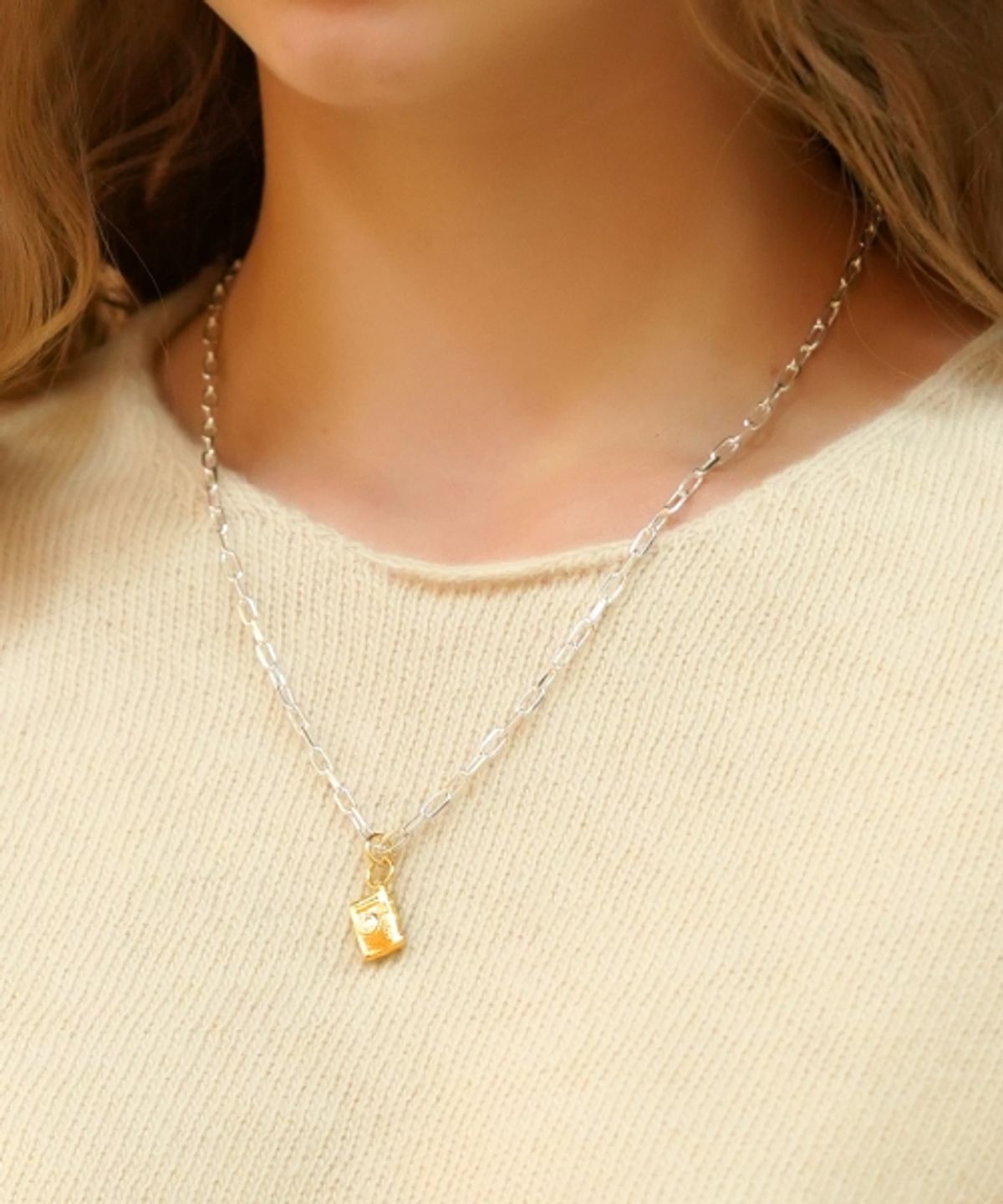 봉보(BONBEAU) Antique camera pendant chain Necklace 앤틱 카메라 팬던트 포인트 체인 목걸이
