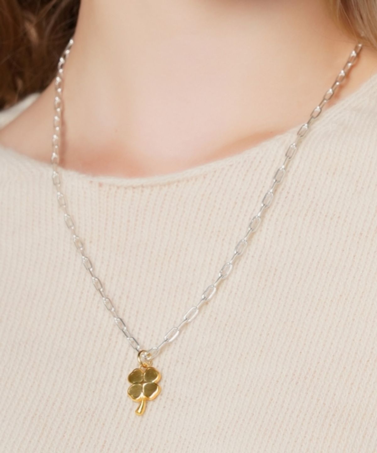 봉보(BONBEAU) Antique clover pendant chain Necklace 앤틱 클로버 팬던트 포인트 체인 목걸이