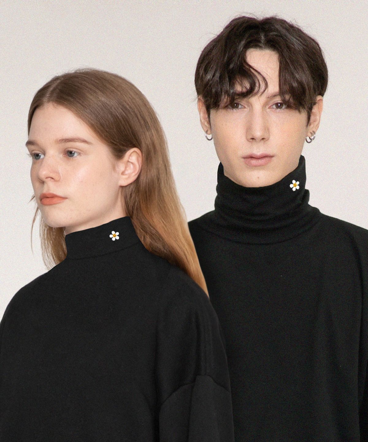 그레이버(GRAVER) [UNISEX]스몰 플라워 목폴라 티셔츠 맨투맨_2type