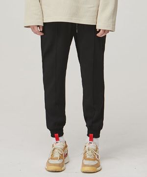 뉴핀턱 슬림 조거 슬랙스 Black