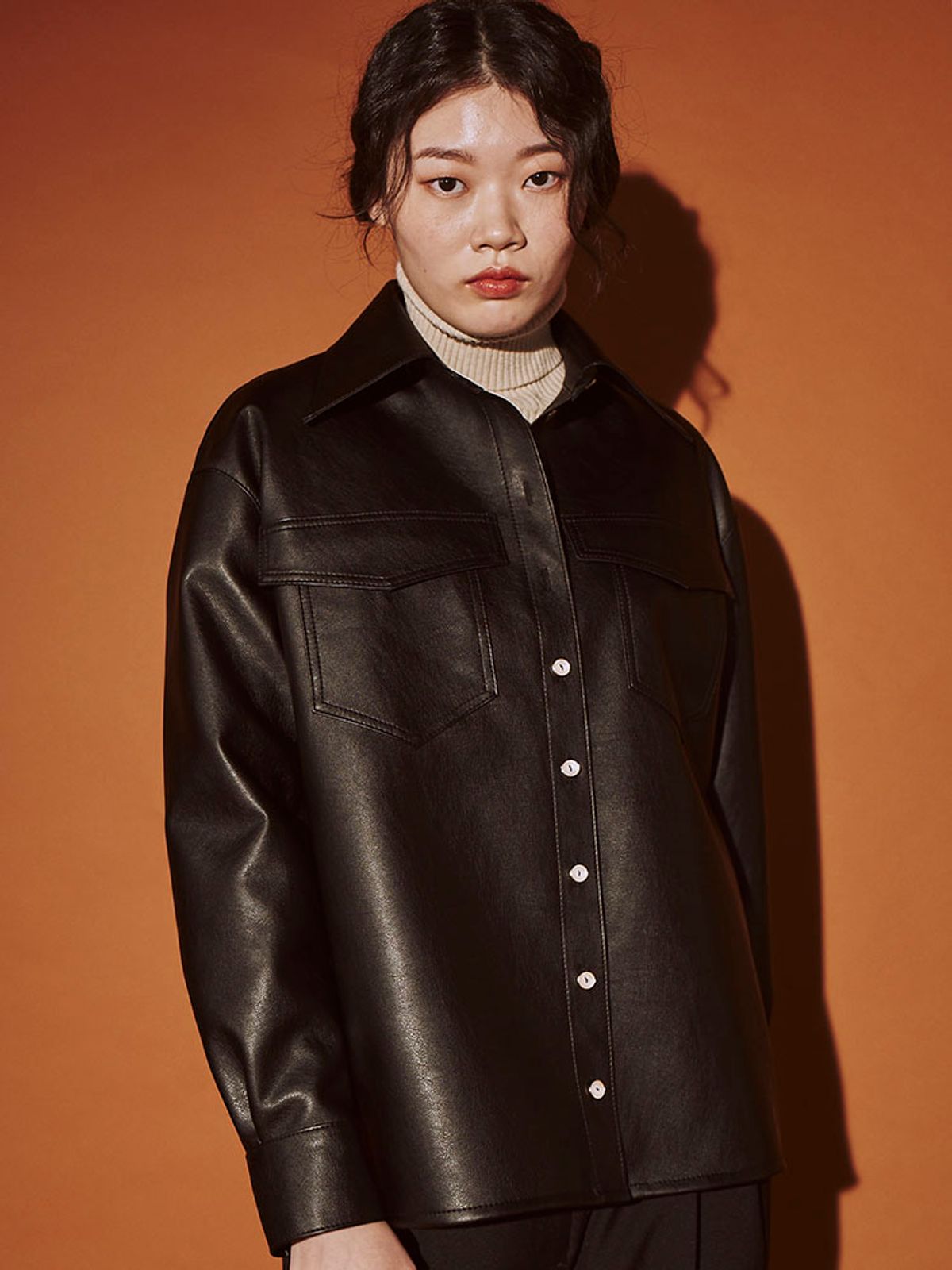 프린제이(PREENJ) PU LEATHER 오버핏 숏셔츠