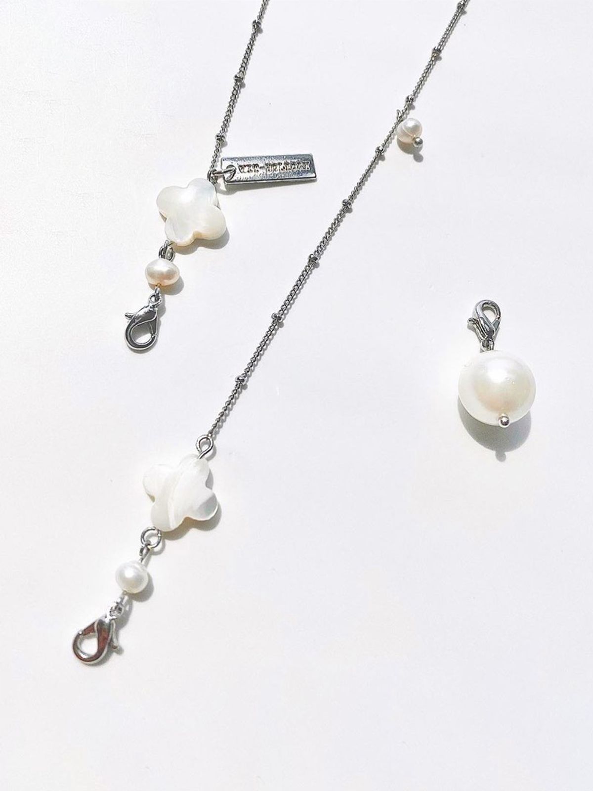 위트홀리데이(WIT-HOLIDAY) Clover mini pearl long necklaceⓐ *2way - 마스크목걸이