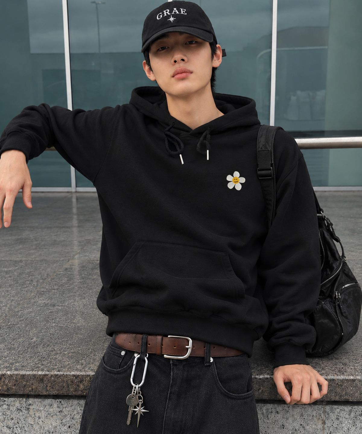 그레이버(GRAVER) [UNISEX]플라워도트 자수 후드티_블랙