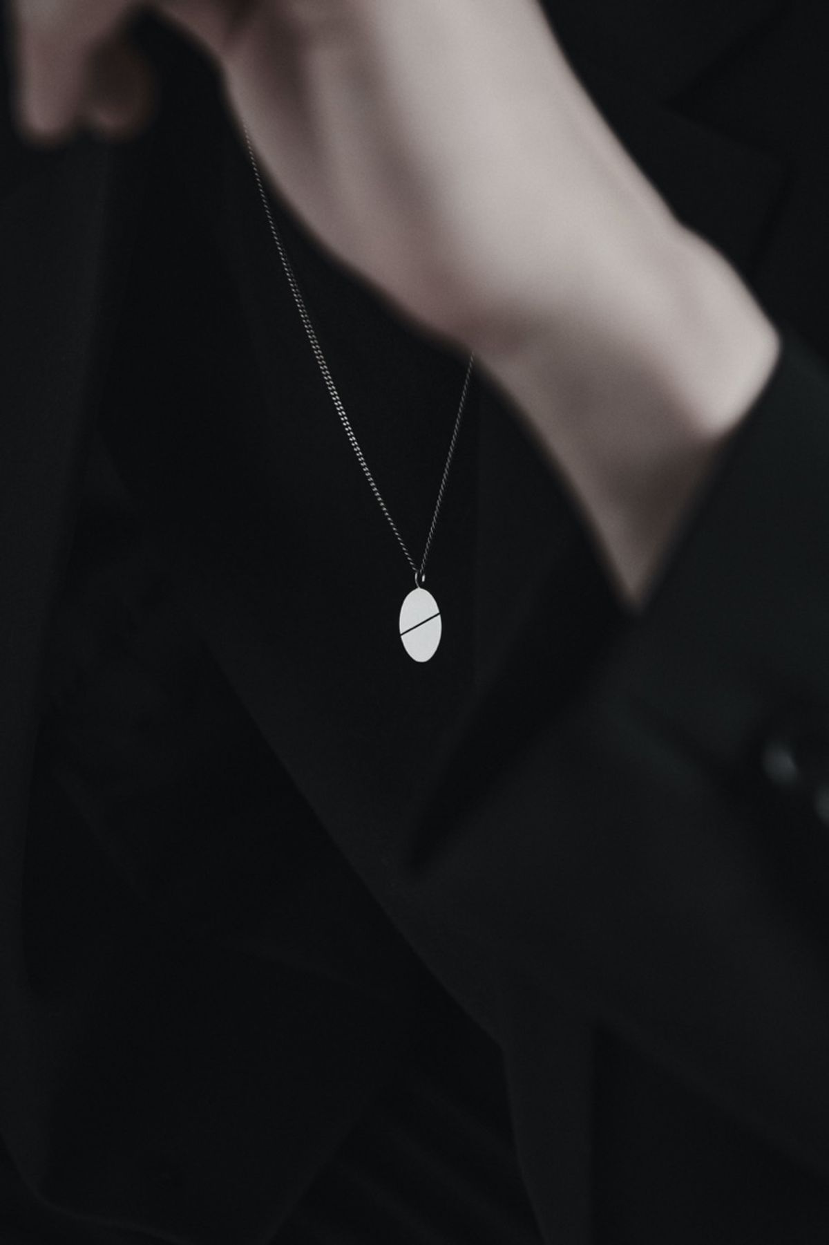 오버더라인(OVER THE LINE) One line Oval Pendant