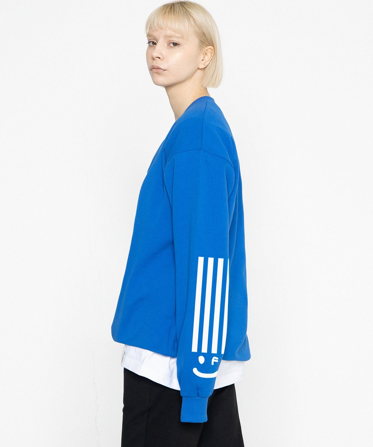 그레이버(GRAVER) [UNISEX]4라인 스마일드로잉 맨투맨_코발트블루