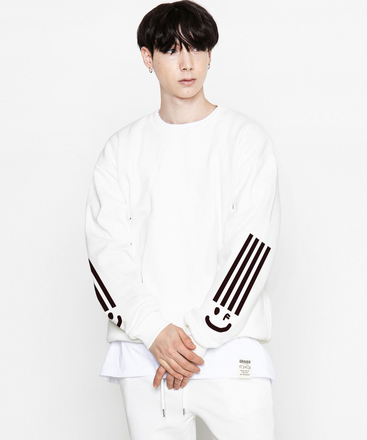 그레이버(GRAVER) [UNISEX]4라인 스마일드로잉 맨투맨_아이보리