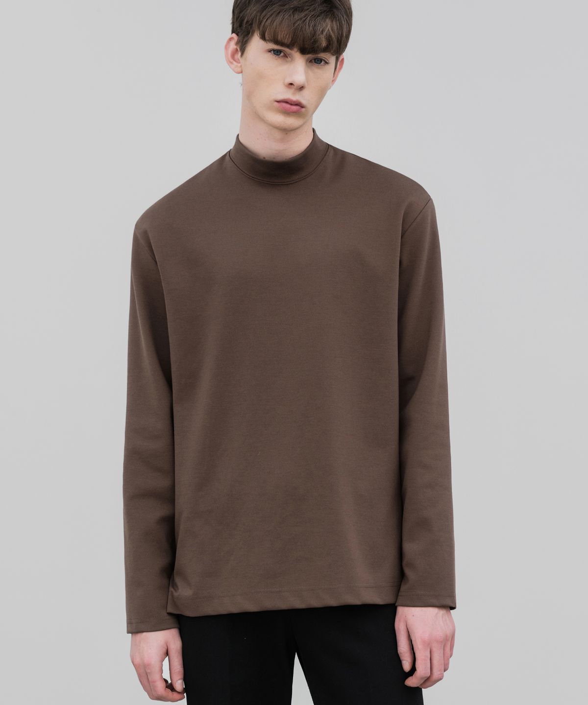 드로우핏(DRAW FIT) 브리드 모크넥 롱 슬리브 티셔츠 [BROWN]