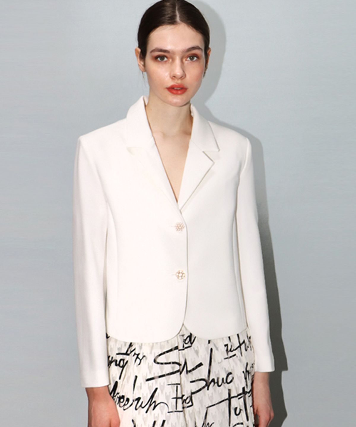 데미지니모닉(DAMAGE MNEMONIC) 진주 투버튼 화이트 크롭 자켓 _ Pearl Two Button White Crop JK
